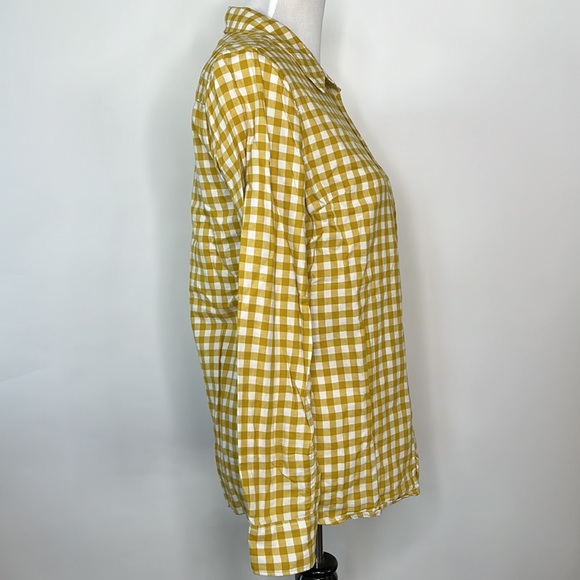 BANANA REPUBLIC CHECKERED BUTTON UP SHIRT - Picture 2 of 4